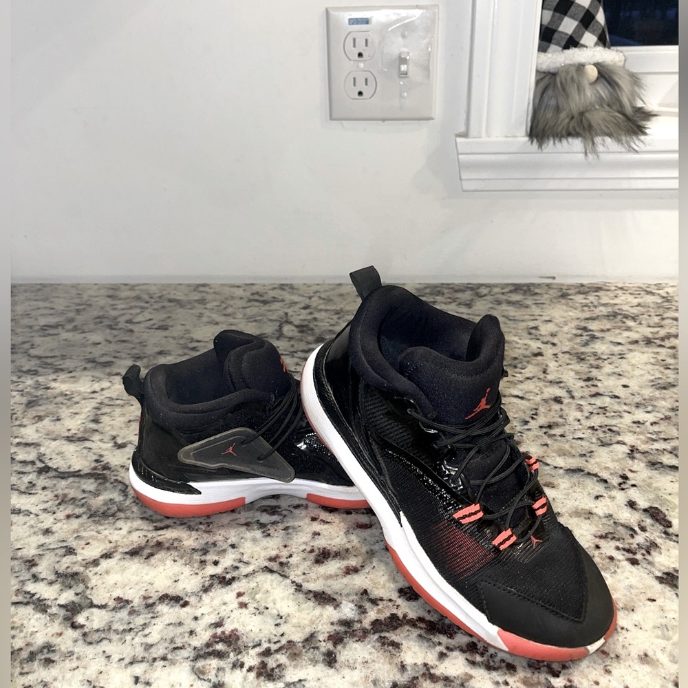Nike Air Jordan Zion - Sz. 2Y